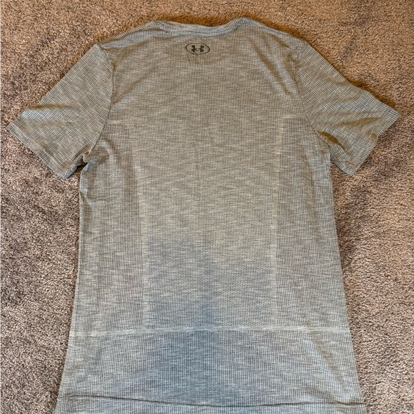 Under Armour T-Shirt - Picture 7 of 9